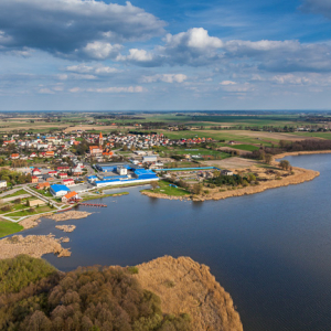 2016-04-15 aerofotografia europa ewingi jezioro lotnicze mazurskie mazury miasto panorama pejzaz poland warmia warminsko widok wiosna woj. warm-maz wojciech wojcik www.fotowojcik.pl z lotu ptaka zalewo  2016041516